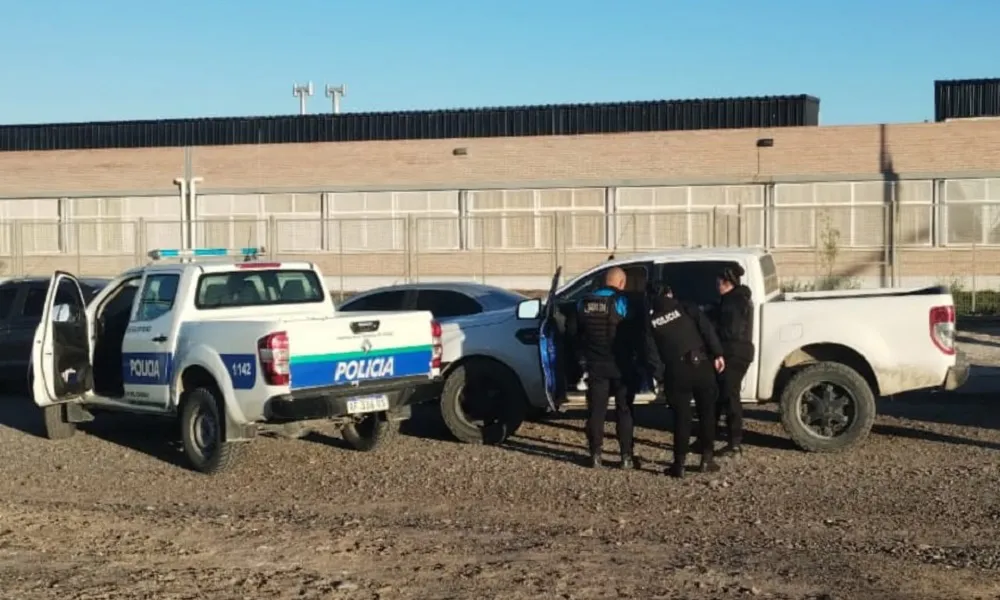 Mujer detenida por violar una restricción