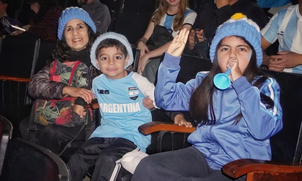 Rawson llenó el Cine Teatro por Argentina