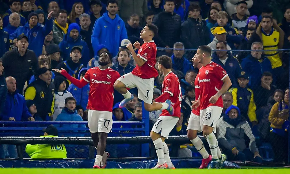 El Rojo venció a Boca en La Bombonera y avanzó a semifinales con un gol de Angulo.