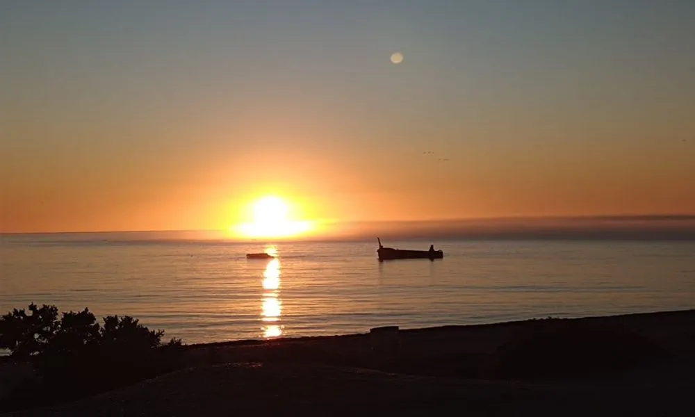 Amanecer en la costa de Madryn