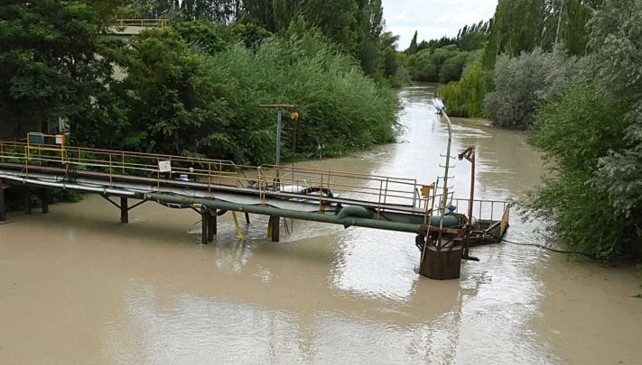 POR DESCARGA DE PLUVIALES SUSPENDEN POTABILIZACIÓN DEL AGUA