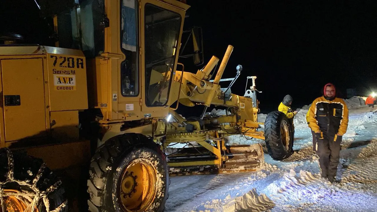 El temporal de nieve sigue afectando a la ruta 3