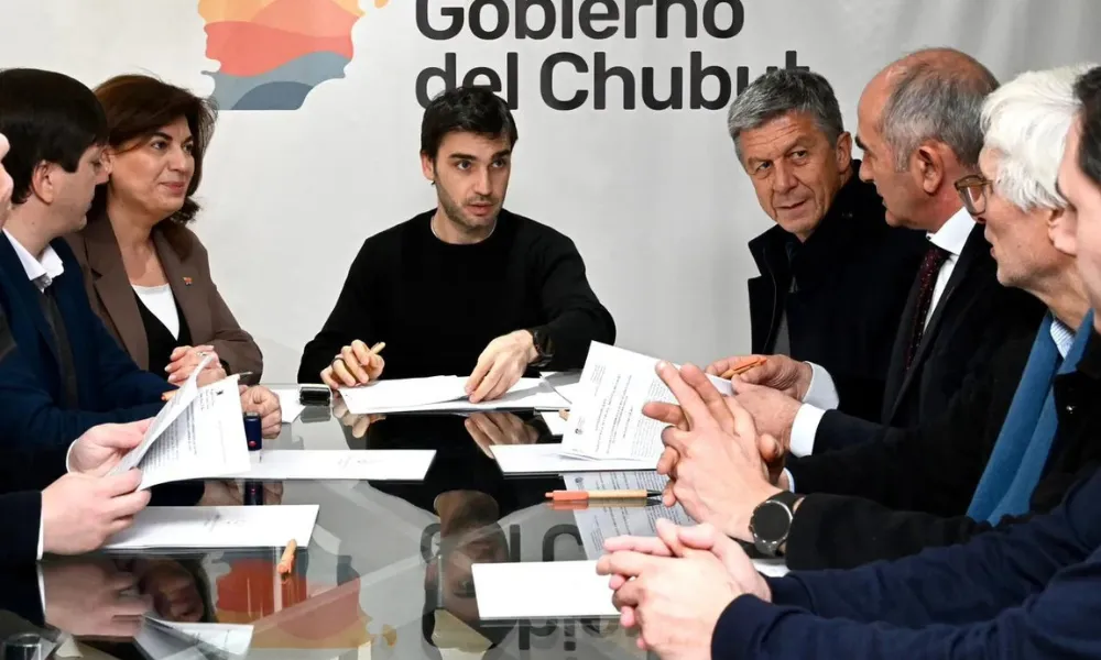 Firma de convenio con universidades