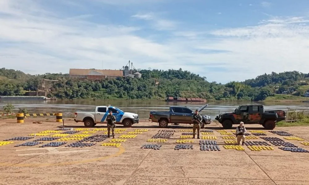 Incautan casi una tonelada de marihuana
