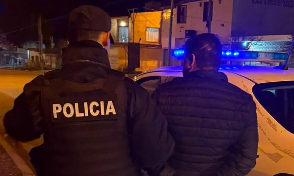 Detienen a un hombre que apuñaló a otro en un bar