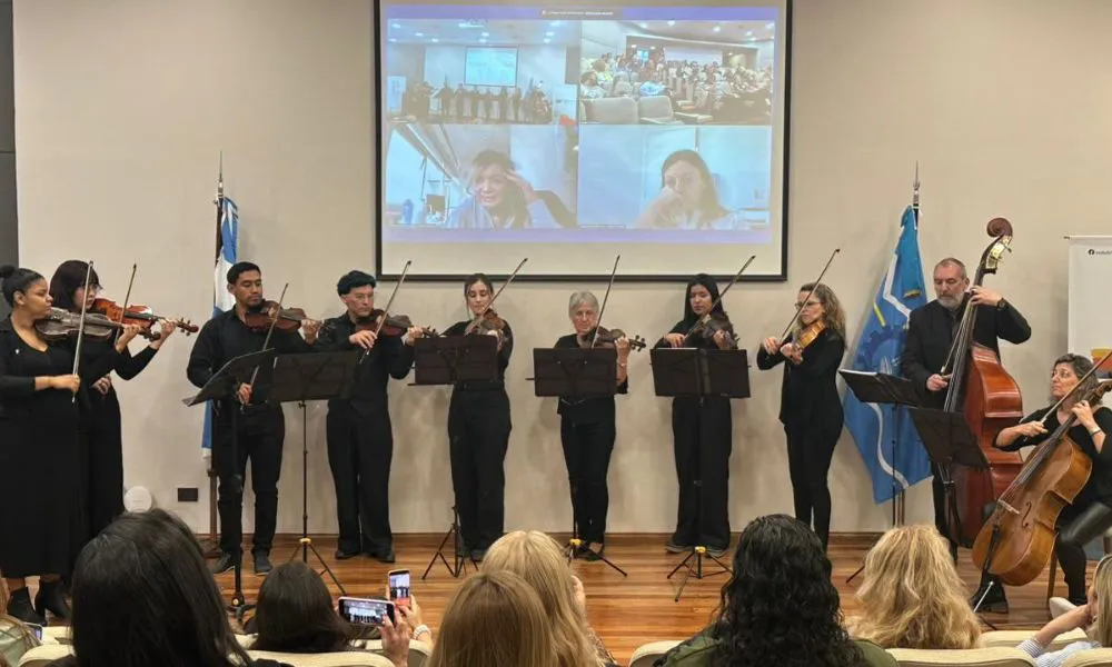 La Camerata de Cuerdas se presentó en la Legislatura