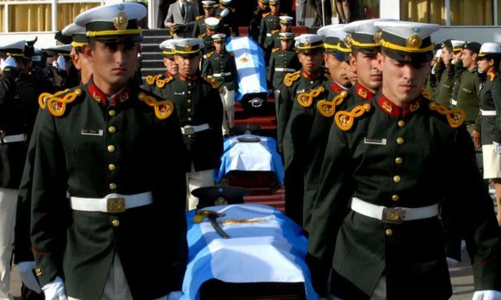 Ceremonia de despedida a los gendarmes fallecidos en la Ruta 3