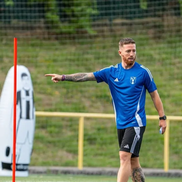 Iker Muniain entrenador en España. 2