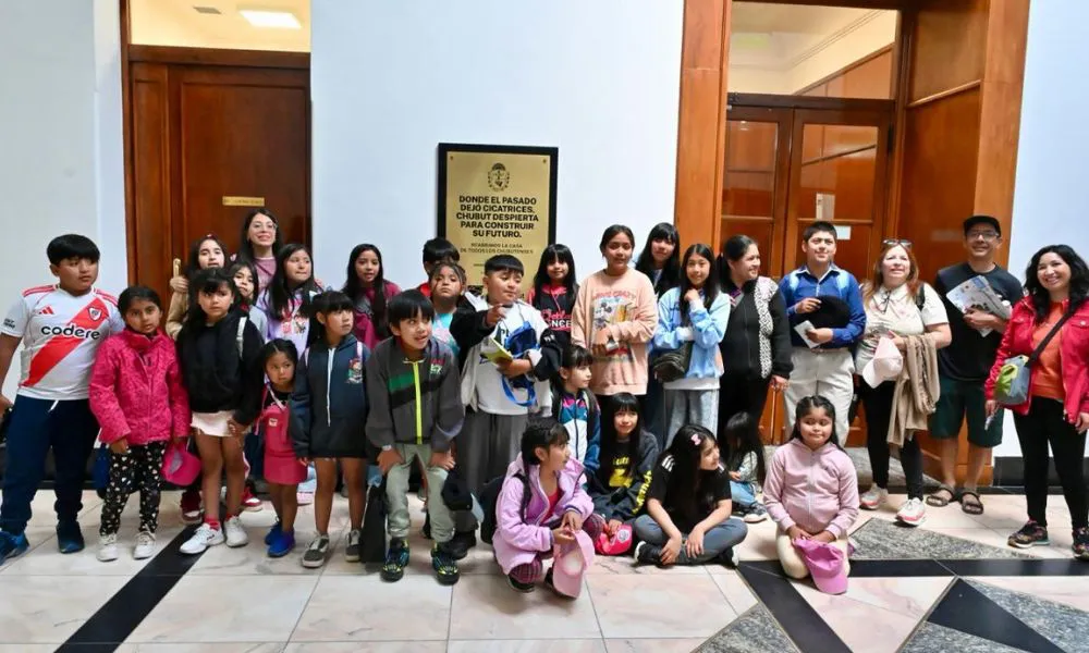 Estudiantes de la Escuela 137 recorrieron la Casa de Gobierno