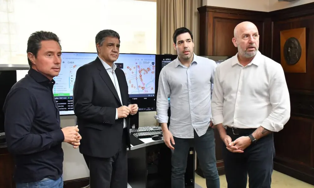 Jorge Macri junto a Waldo Wolff y el secretario de Seguridad porteño Ezequiel Daglio
