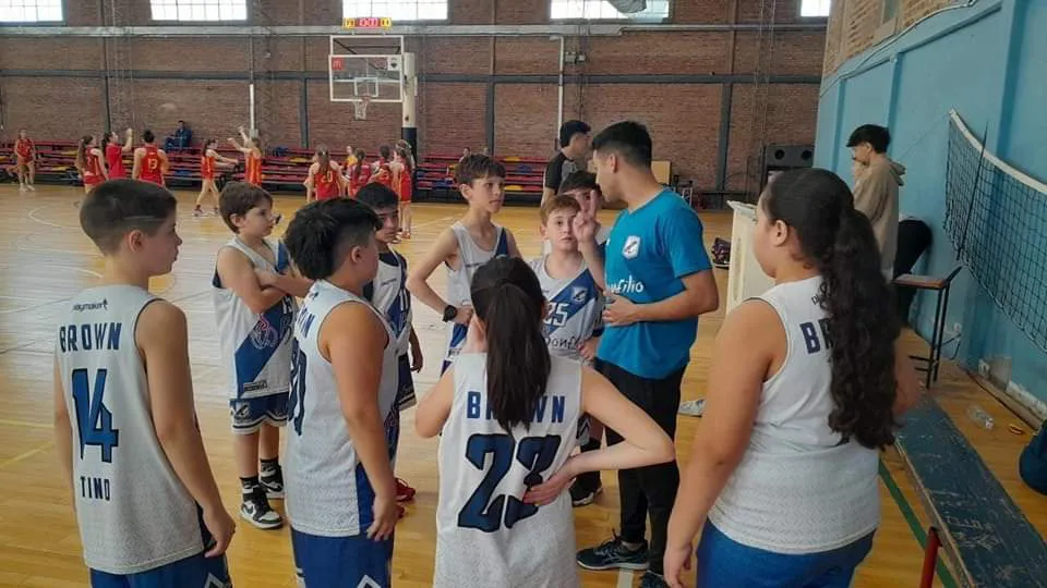 PRIMERA JORNADA DE LOS CHICOS DE BROWN EN EL "SUEÑOS DORADOS" DE BAHÍA