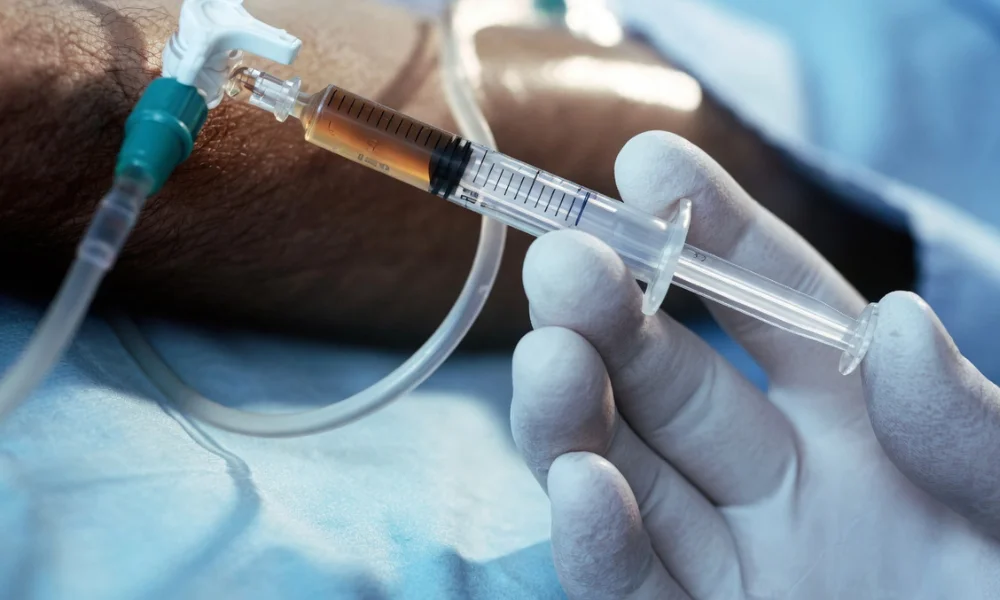La propuesta incorpora la llamada “Asistencia Médica para Morir” dentro del Programa Médico Obligatorio.