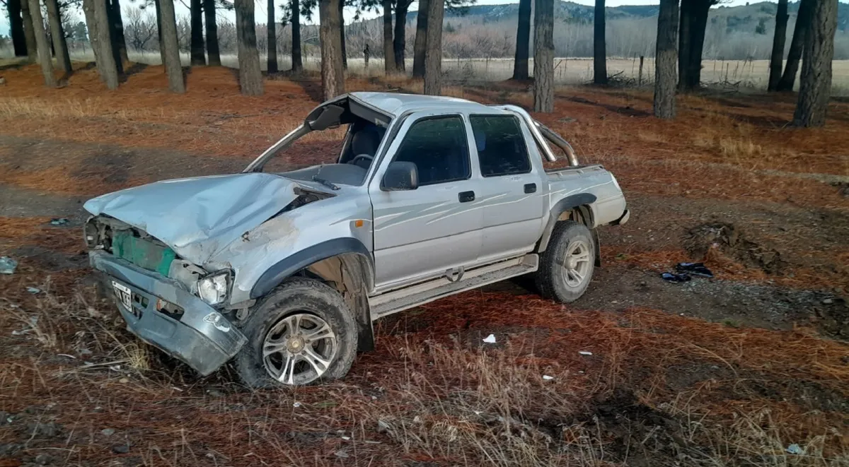 Toyota Hilux luego de volcar en ruta 259