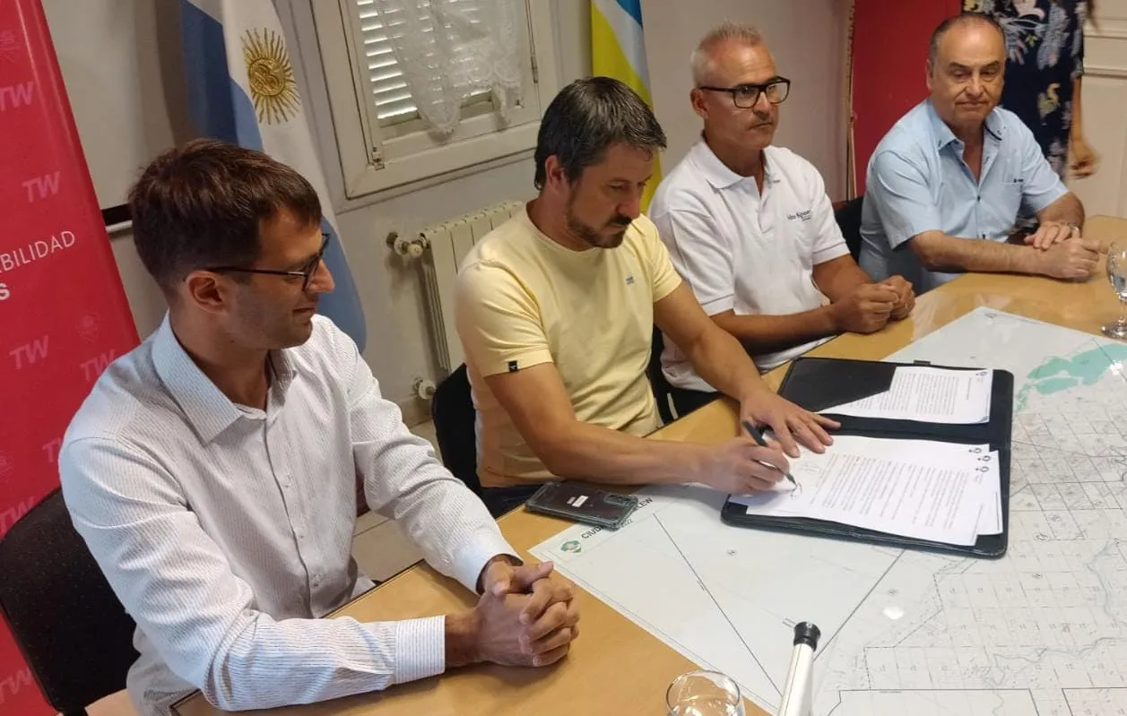 Gerardo Merino autoridades de la Coordinación de Turismo y del Ente Trelew Turístico (ENTRETUR