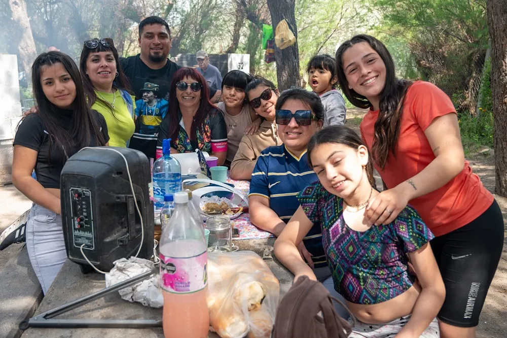 Con amplia concurrencia de vecinos, el Parque Recreativo Municipal de Rawson celebró el Día de la Madre (10)