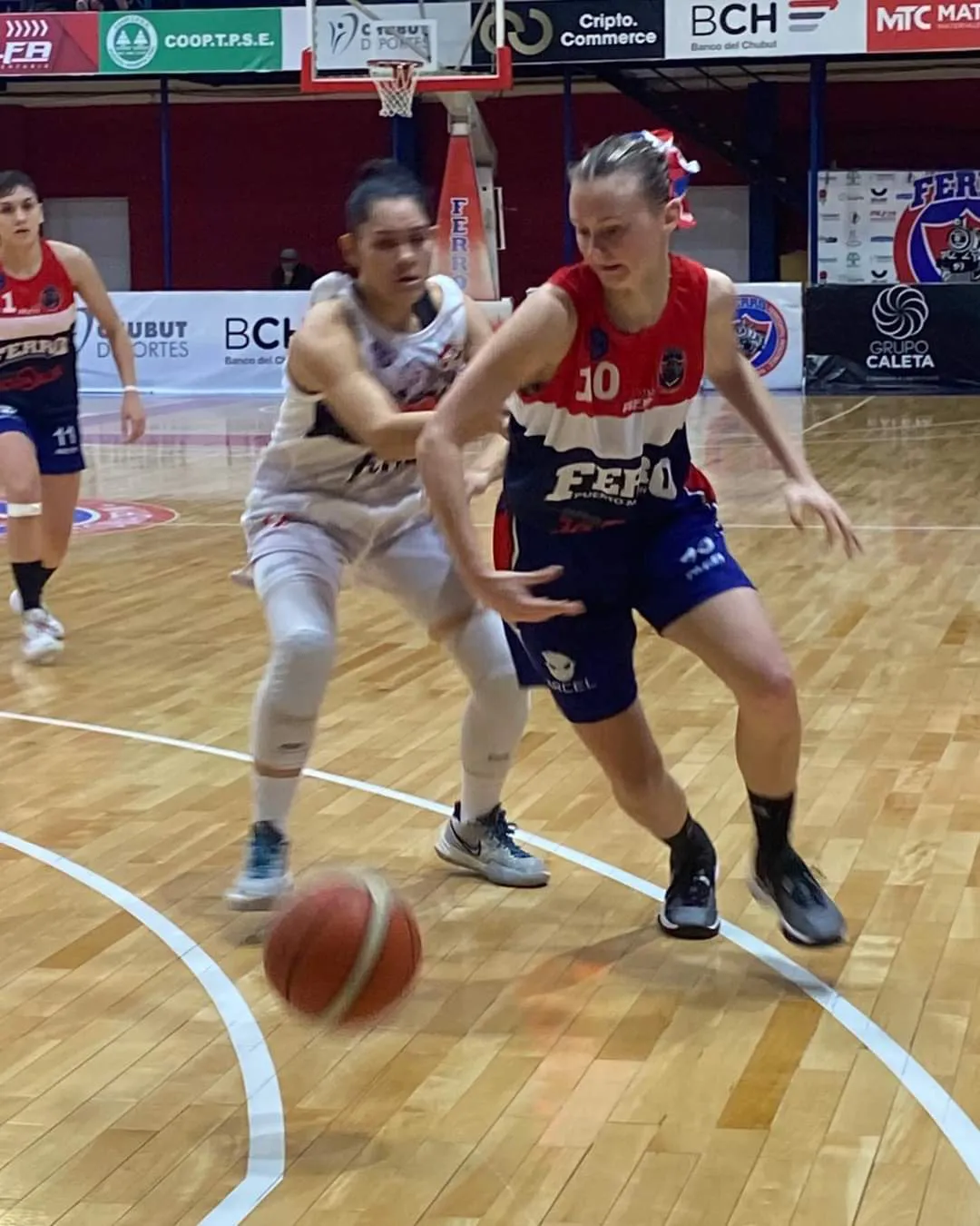 LAS CHICAS DE FERRO SE METIERON EN SEMIFINALES