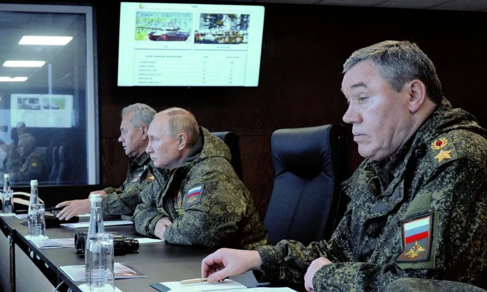 Vladimir Putin y Valery Gerasimov. Foto Getty Images/The Economist
