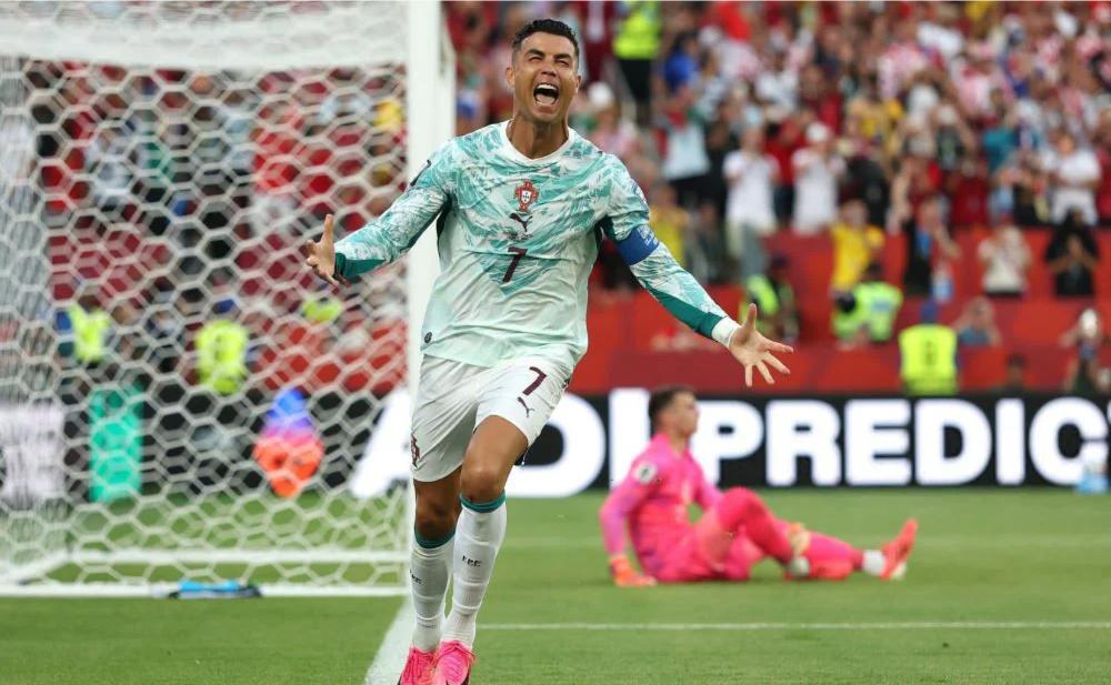 El seleccionado luso dio vuelta un partido complejo y Cristiano Ronaldo celebró su gol.