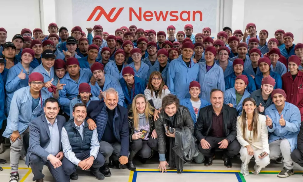 Milei con trabajadores de Newsan