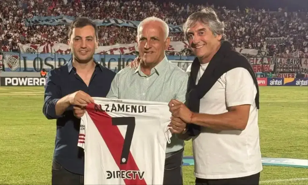 Antes del amistoso en Maldonado, ambos clubes rindieron tributo al delantero