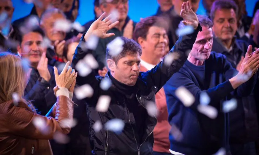 Axel Kicillof celebrando el triunfo en Buenos Aires