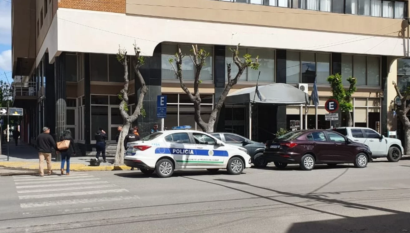 Mujer atropellada policía Trelew 1