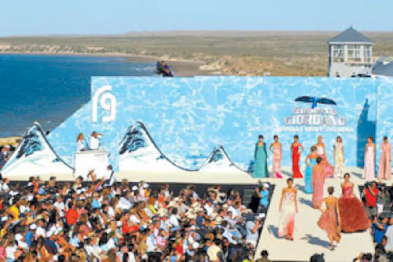 Desfile de Roberto Giordano en Puerto Madryn en el año 2004