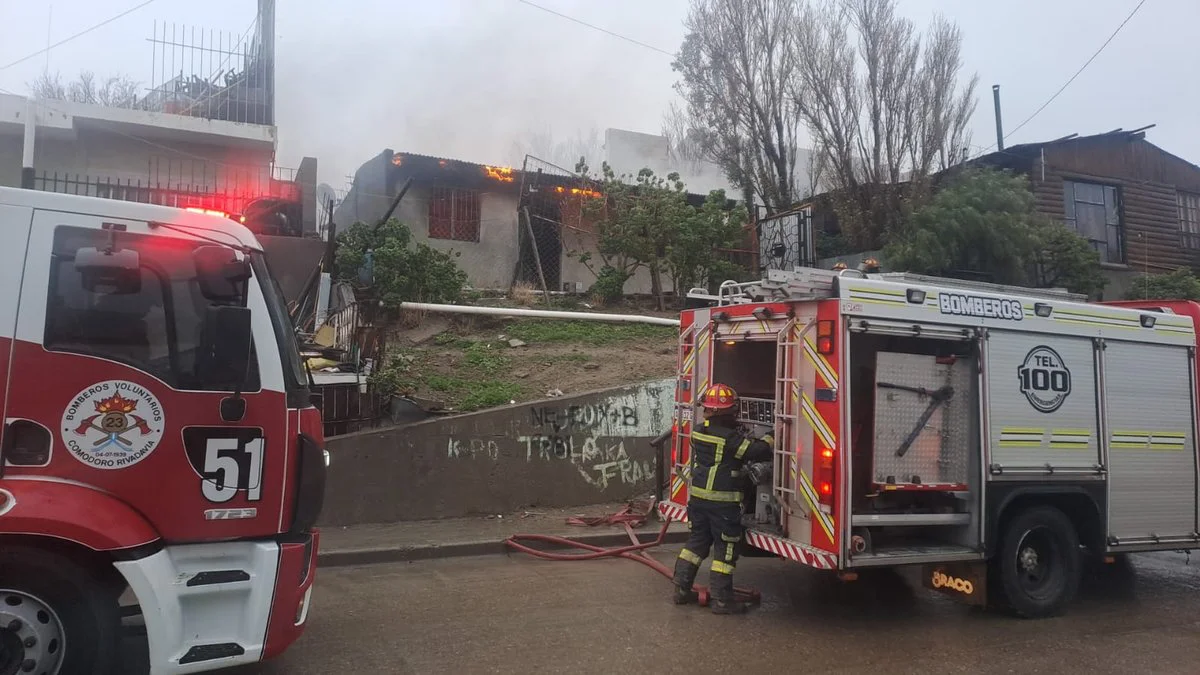 Incendio de vivienda en Comodoro. Foto Del Mar Digital
