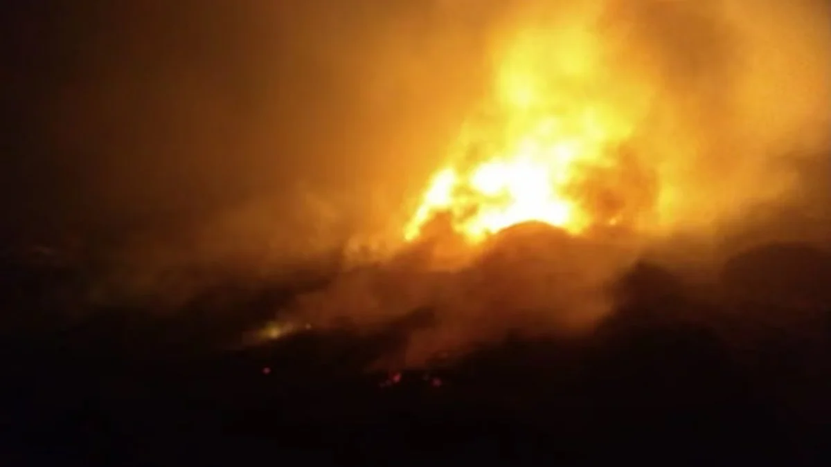 El avión incendiado en el aeropuerto de Esquel