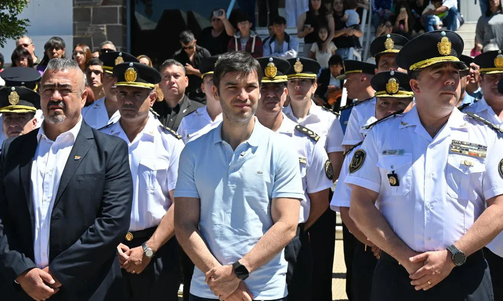 Entrega de diplomas a nuevos agentes policiales