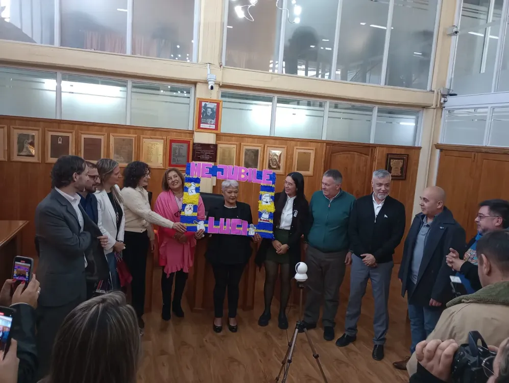Homenajearon a Lucía Ingratti por su jubilación tras 33 años  en el sector de maestranza