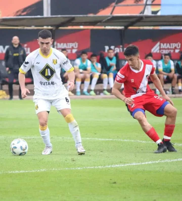 EL AURINEGRO RESCATÓ UN GRAN PUNTO EN MENDOZA