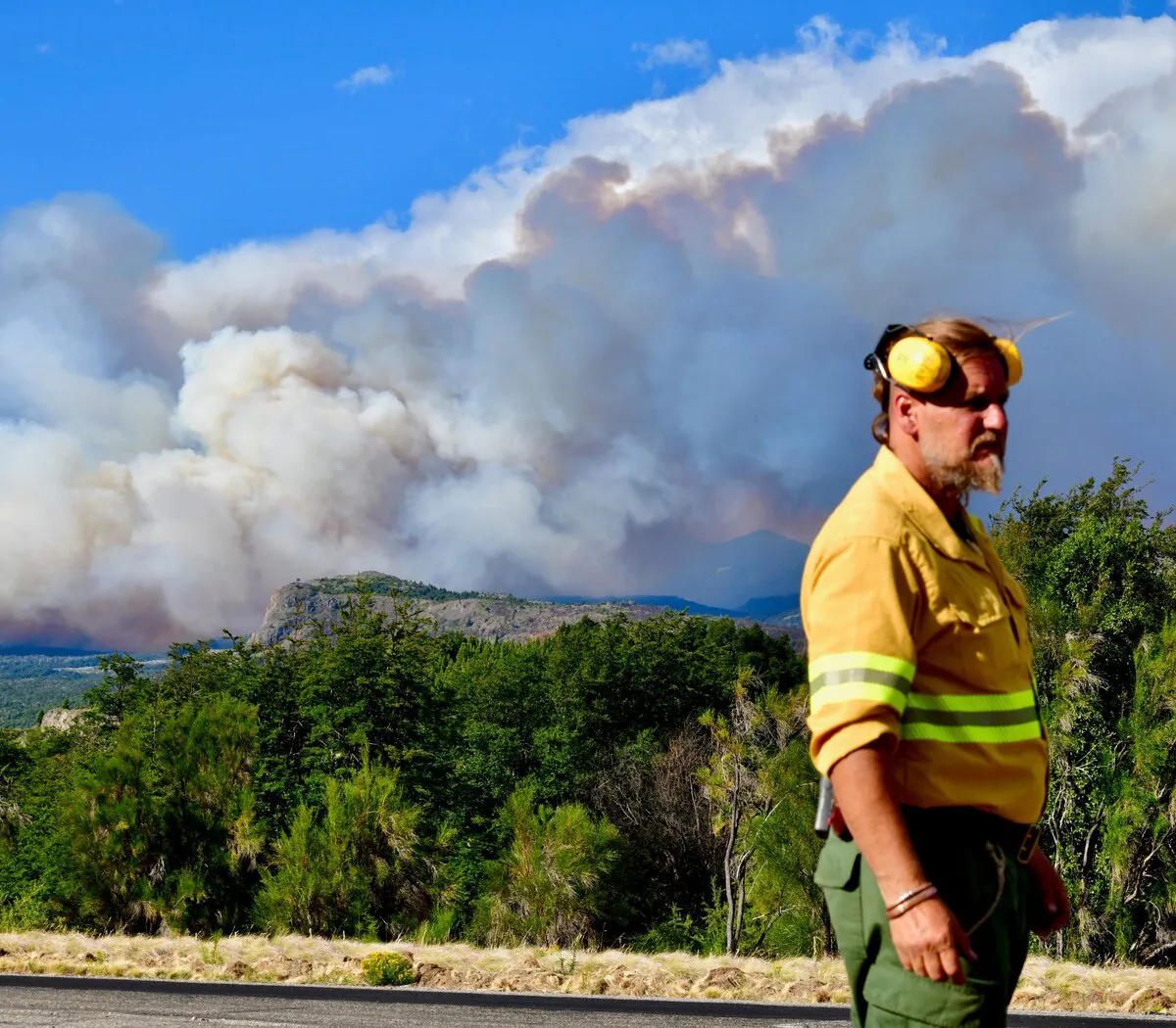 Vista del incendio en Parque Nacional Los Alerces
