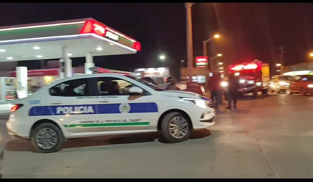 Auto se incendia en estación de servicio Trelew 1