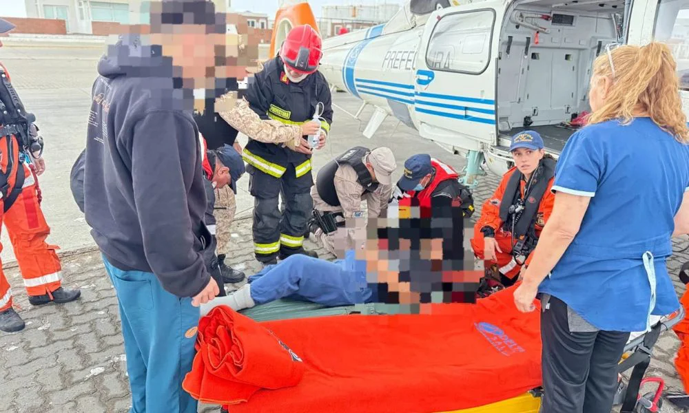 Aeroevacuaron a un tripulante en alta mar frente a Comodoro. Foto Del Mar