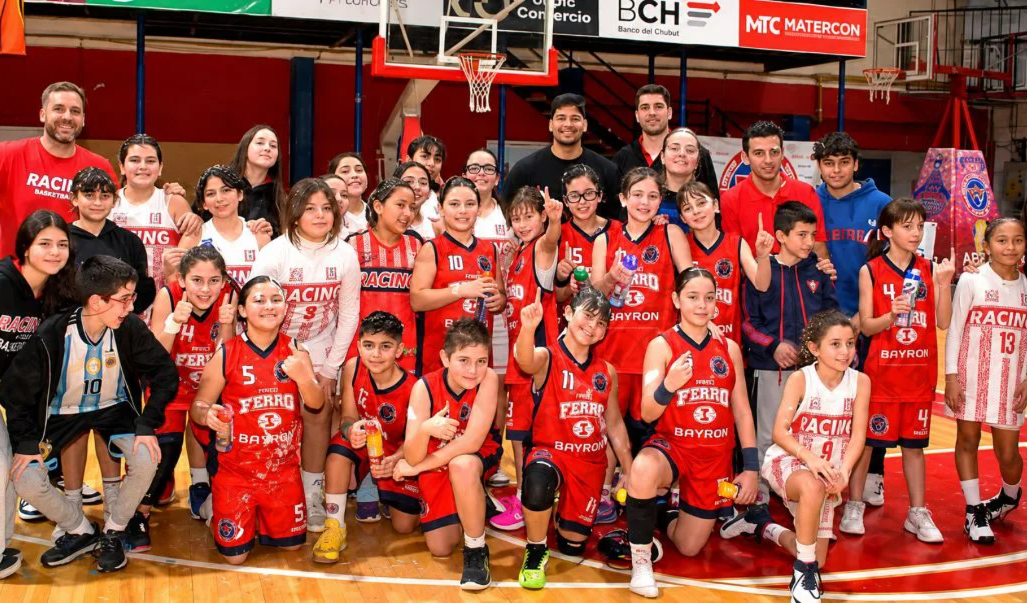 Ferrocarril Patagónico cerró un domingo perfecto en el gimnasio Mariano Riquelme.
