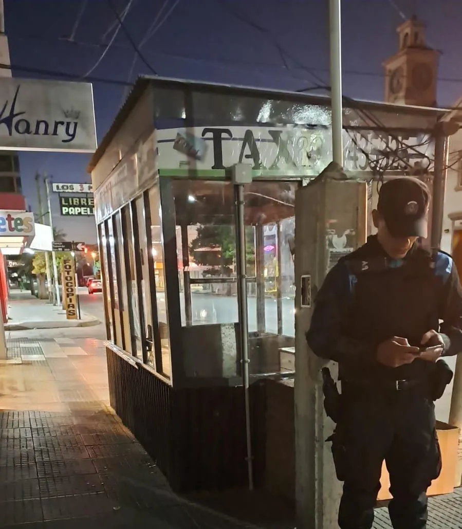 Parada de taxis vandalizada