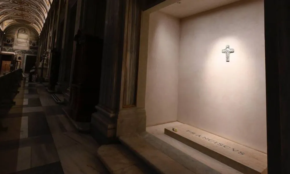 Tumba Normal Así es la tumba de Francisco que puede visitarse desde hoy