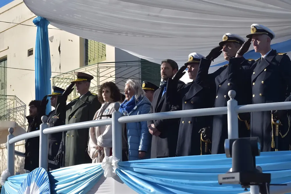Trelew vivio el desfile derl 25 de Mayo