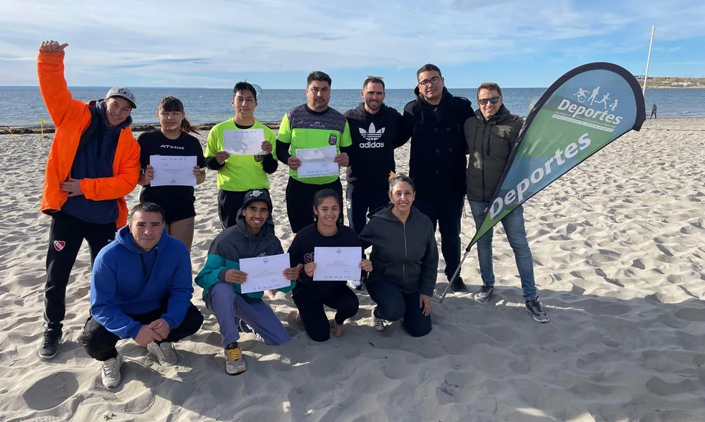 Estudiantes recibieron su certificado de árbitros