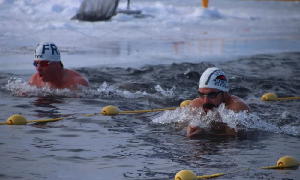 Nadando en aguas gélidas