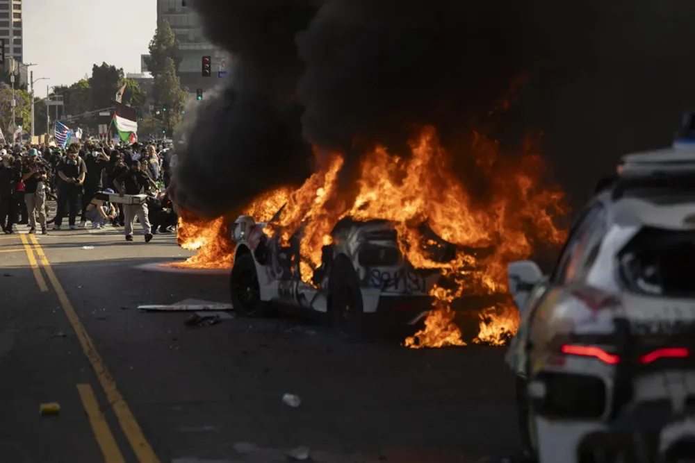Protestas en Los Ángeles por redadas migratorias (Foto: ETIENNE LAURENT/AFP/AFP)