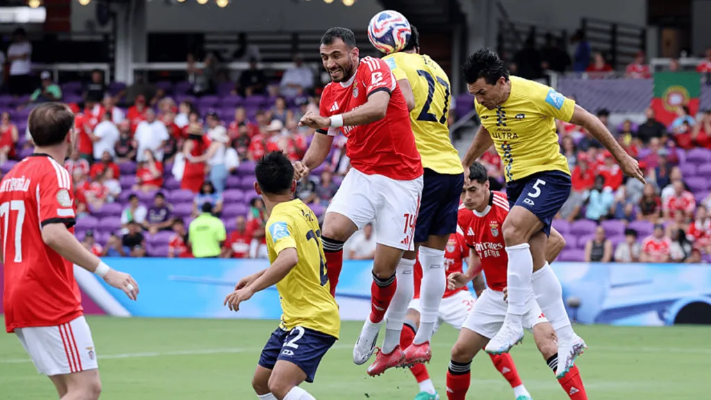 El equipo portugués goleó 5-0 a Auckland City en Orlando.