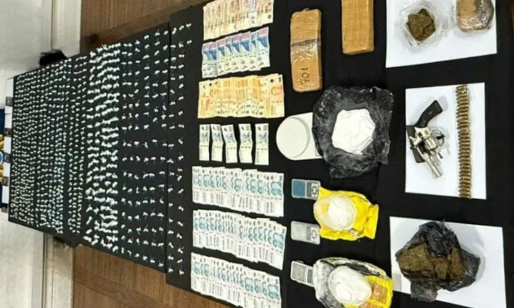 Cayeron 17 bunkers narco y apareció una trama con armas, drogas y 33 celulares