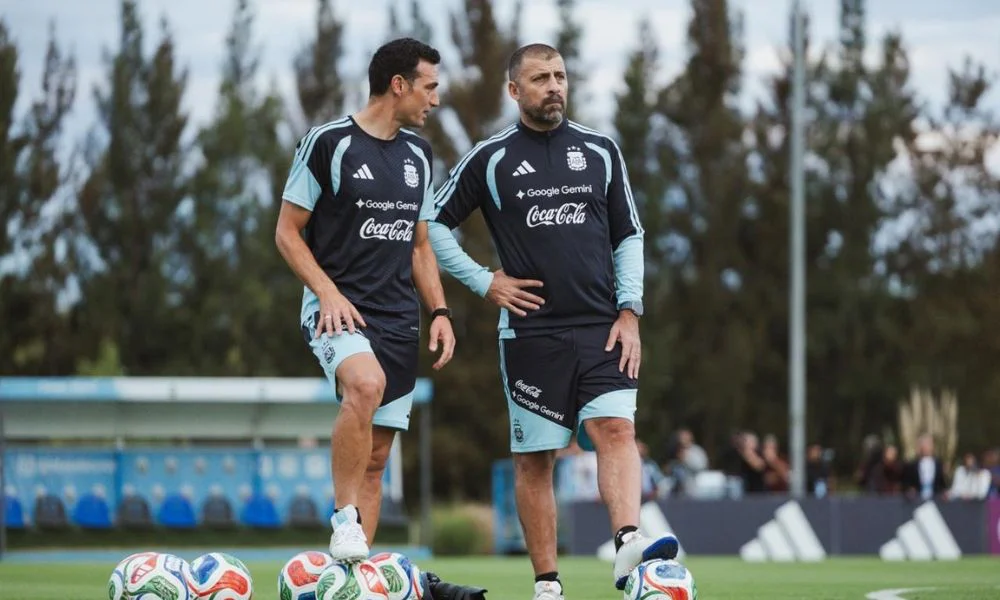 Lionel Scaloni y Walter Samuel. Foto @Argentina