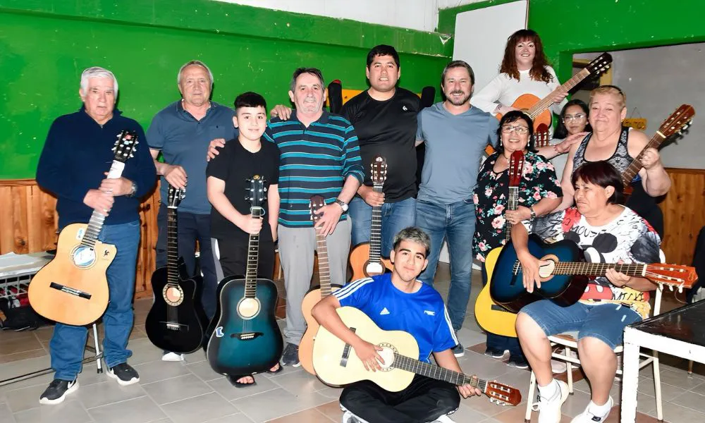 Vecinos del barrio Oeste reactivaron su sede con talleres