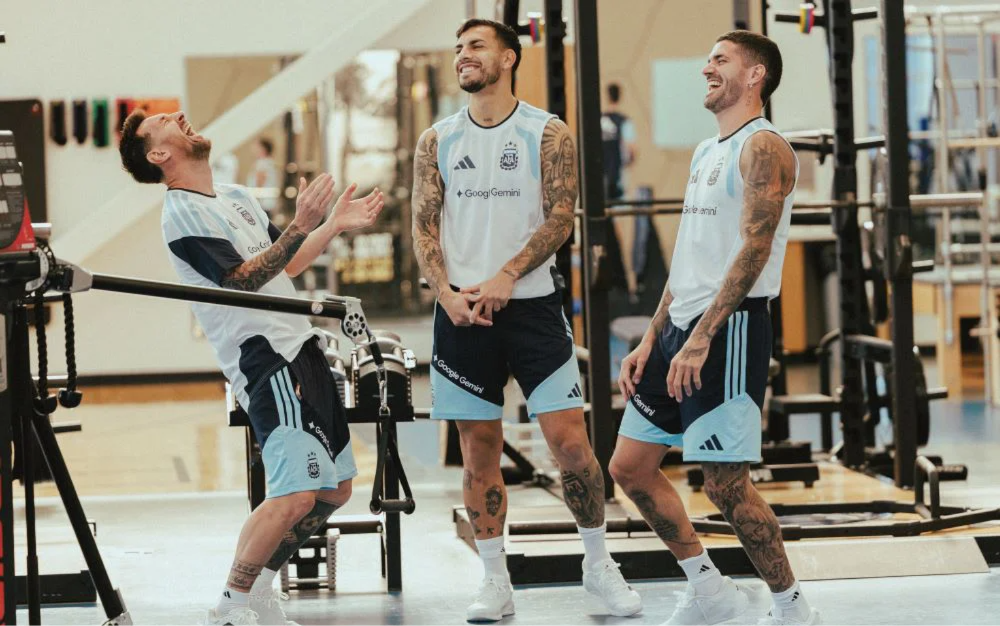 Cristian Romero recibió el alta médica, volvió a entrenarse a la par del grupo en Kansas.