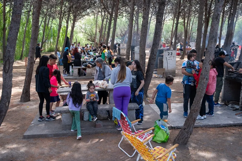 Con amplia concurrencia de vecinos, el Parque Recreativo Municipal de Rawson celebró el Día de la Madre (3)