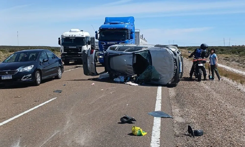 Volcó un vehículo en Ruta 3 (Foto: Comodoro 24)