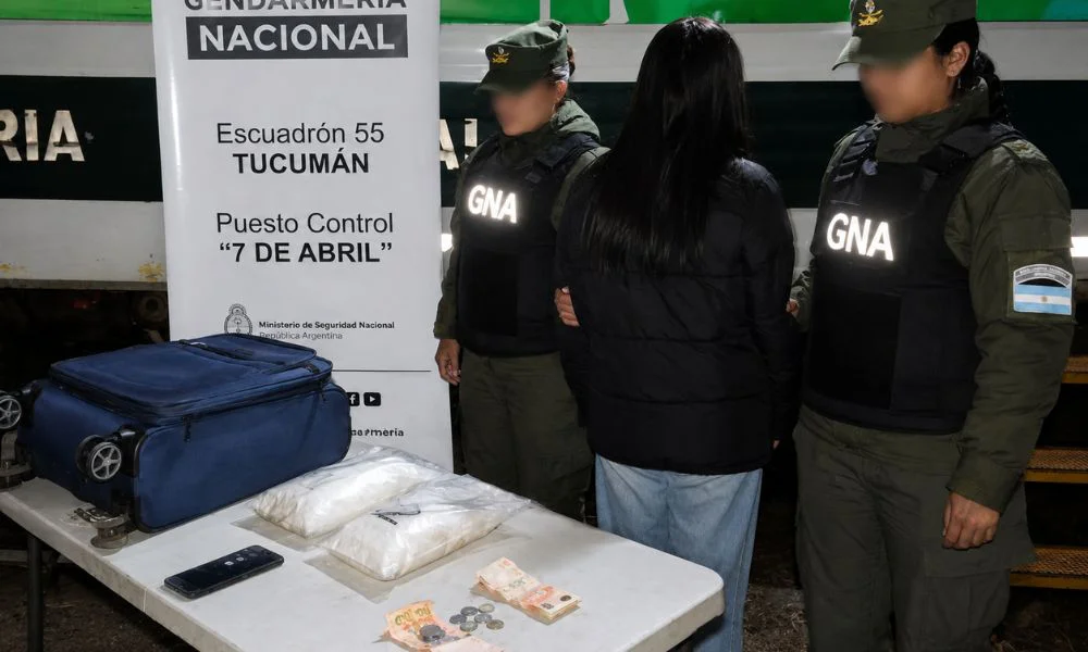 Detectaron cocaína en una valija con doble fondo en Tucumán